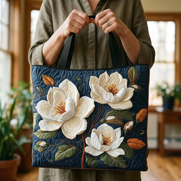 Handcrafted Quilted Tote Bag – Delicate Magnolia  Capabilities reduced until 21:16. Responses may have lower quality and some tools are unavailable. Upgrade for premium access. Experimente o Plus gratuitamente